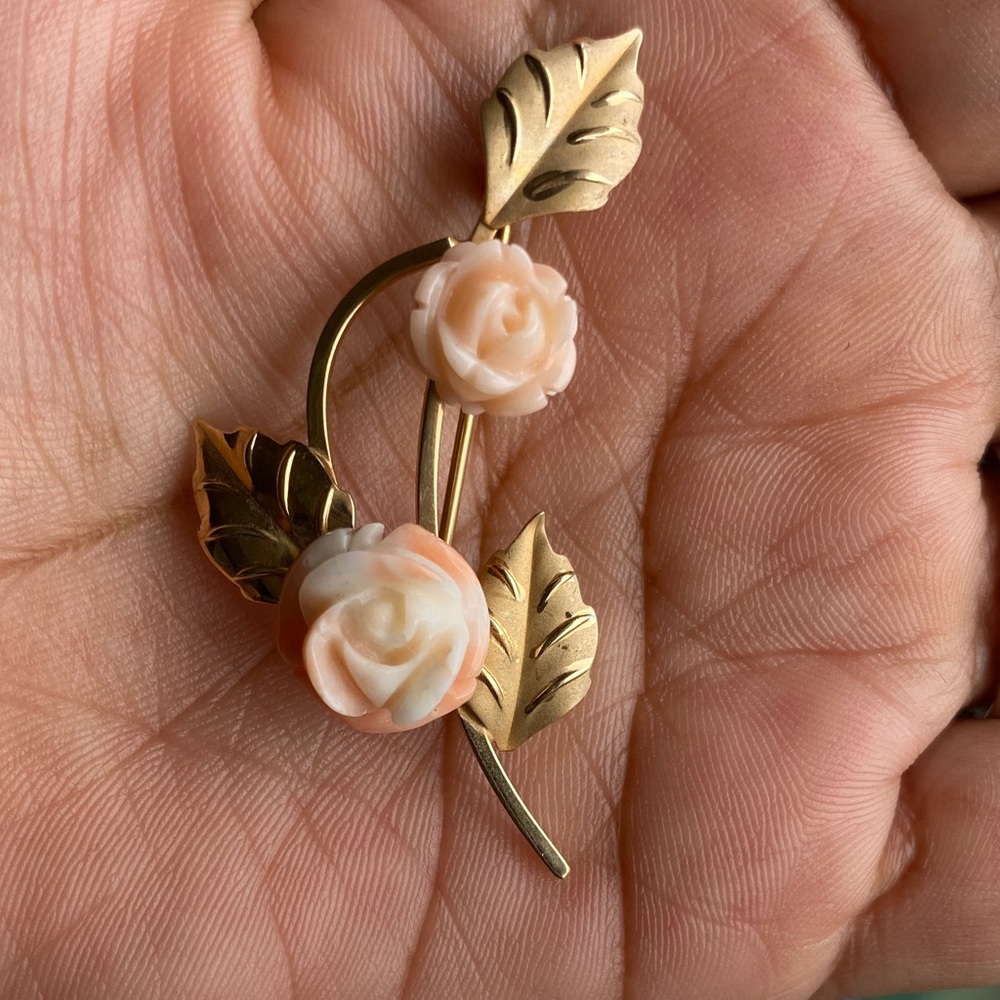 Gold and Cream Floral Brooch